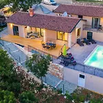 Gloria Villa